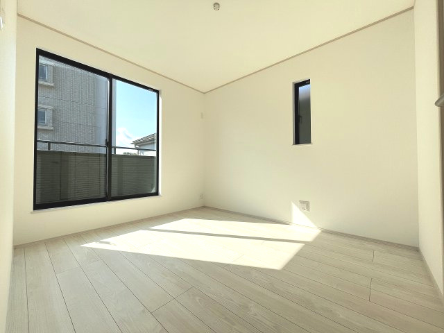 【寝室】 | 福岡市早良区飯倉2丁目　B号棟（全2棟）【仲介手数料無料・0円】 | 現地写真。2階主寝室です。