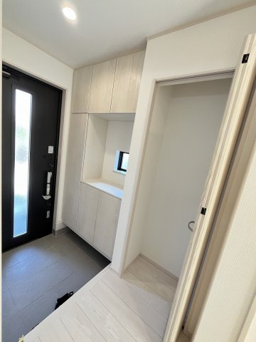 【玄関】 | 福岡市早良区飯倉2丁目　B号棟（全2棟）【仲介手数料無料・0円】 | 現地写真。