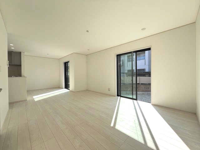 【居間・リビング】 | 福岡市早良区飯倉2丁目　B号棟（全2棟）【仲介手数料無料・0円】 | 現地写真。リビングです。