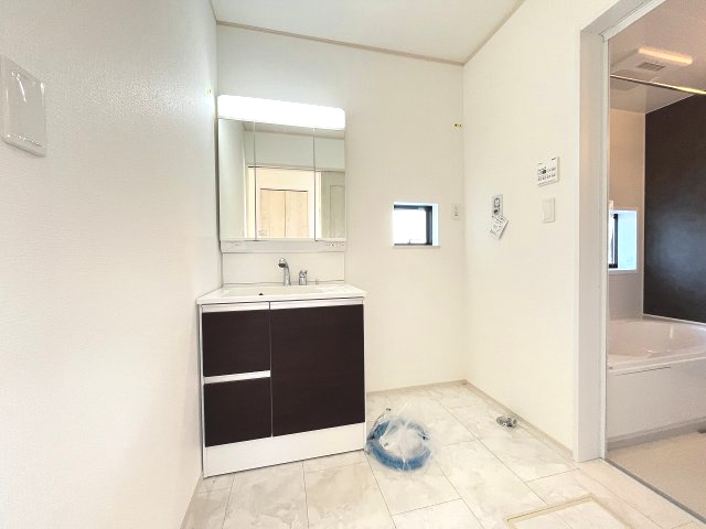 【洗面所】 | 福岡市早良区飯倉2丁目　B号棟（全2棟）【仲介手数料無料・0円】 | 現地写真。