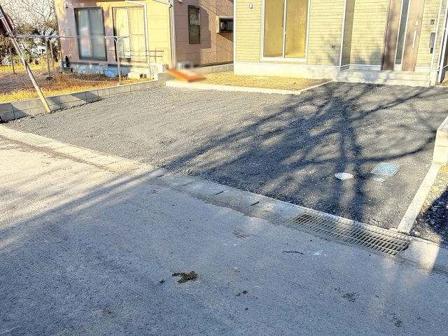 笠間市笠間第3　新築戸建て　1号棟の駐車場|カースペースは2台お停めいただけます♪

