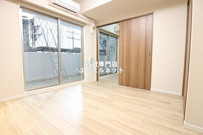 【寝室】 | スプランディッド江坂駅前 | 明るく開放感のある居室で、自分だけのくつろぎ空間を。