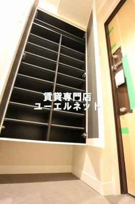【設備】 | スプランディッド江坂駅前 | 収納力たっぷりのシューズボックスで玄関すっきり！