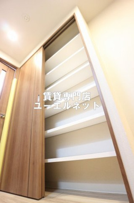 【設備】 | スプランディッド江坂駅前 | 廊下にある収納です♪