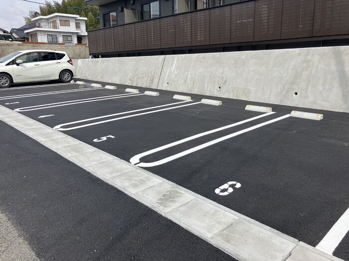 Castle Hills Yの駐車場