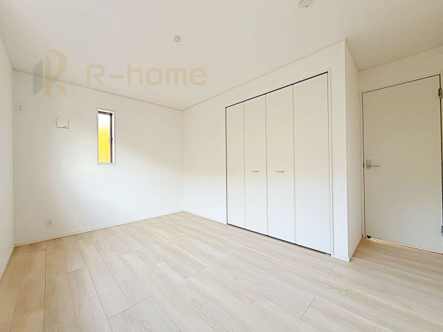 笠間市笠間第3　新築戸建て　2号棟の洋室|全居室に収納を完備♪スッキリとした快適な居住空間を確保！