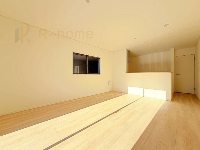 笠間市笠間第3　新築戸建て　2号棟の居間・リビング|広くて明るいＬＤＫ♪ ゆったりくつろげるリビングスペースで、ご家族皆様の笑顔が溢れます。