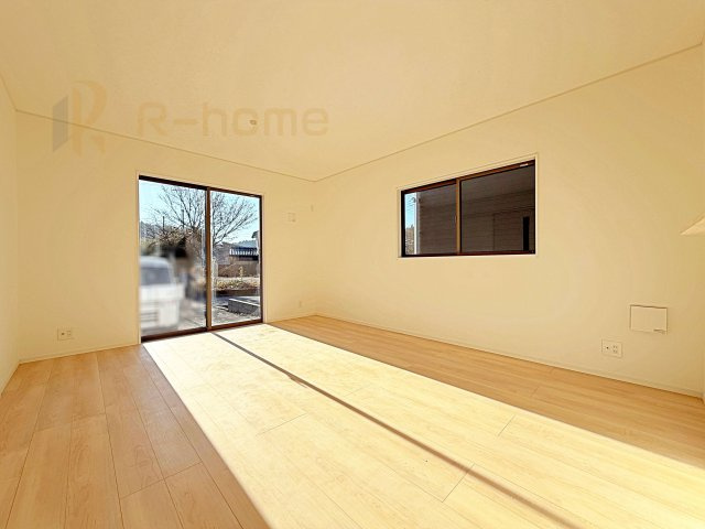 笠間市笠間第3　新築戸建て　2号棟の居間・リビング|広々とした余裕のあるリビングです♪大きな窓からは自然光が届きます。