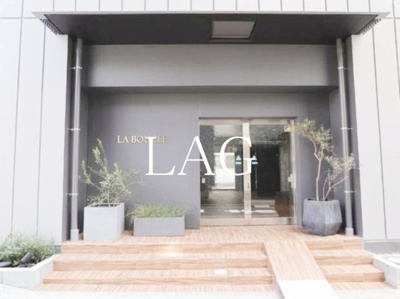 【エントランス】 | ラ・ブークル | エントランスです。