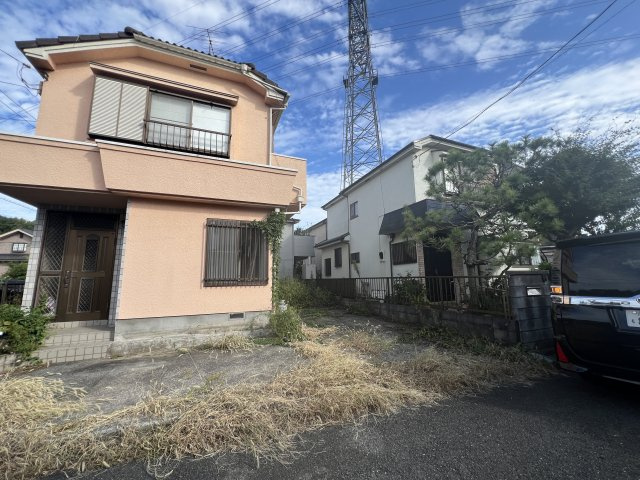 武蔵村山市岸３丁目の中古一戸建の前面道路含む現地写真