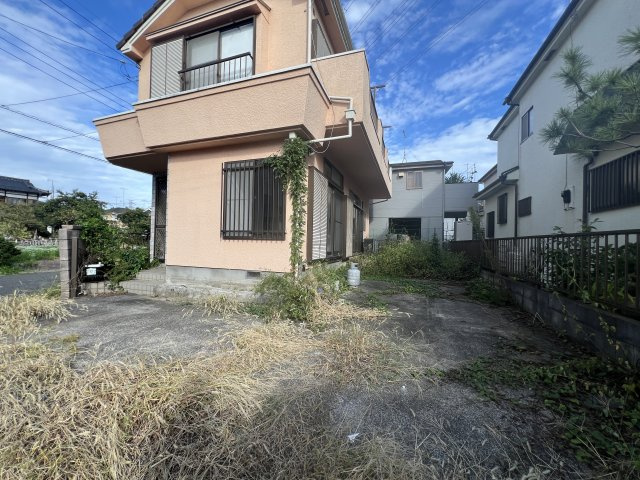 武蔵村山市岸３丁目の中古一戸建の前面道路含む現地写真