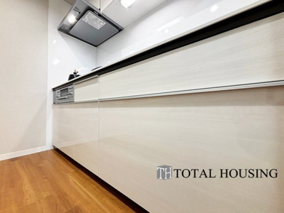 【キッチン】 | リラハイツ伏見 | 料理を楽しむキッチンスペース。使いやすさと心地よい暮らしを追及し、愛着を持って使い続けられる空間へ。