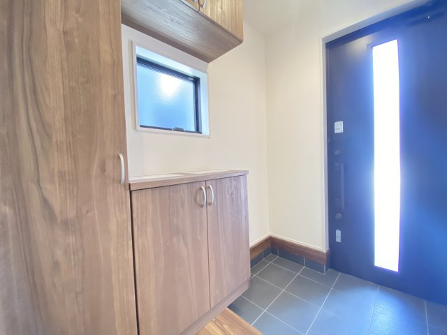 『八王子市新築戸建て』八王子市1549-3【仲介手数料無料】　１６期の玄関|～仲介手数料無料☆八王子ひなた不動産～　八王子市下恩方町　新築戸建て