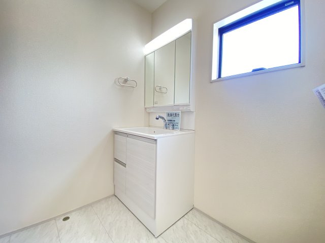 『八王子市新築戸建て』八王子市1549-3【仲介手数料無料】　１６期の独立洗面台|～仲介手数料無料☆八王子ひなた不動産～　八王子市下恩方町　新築戸建て