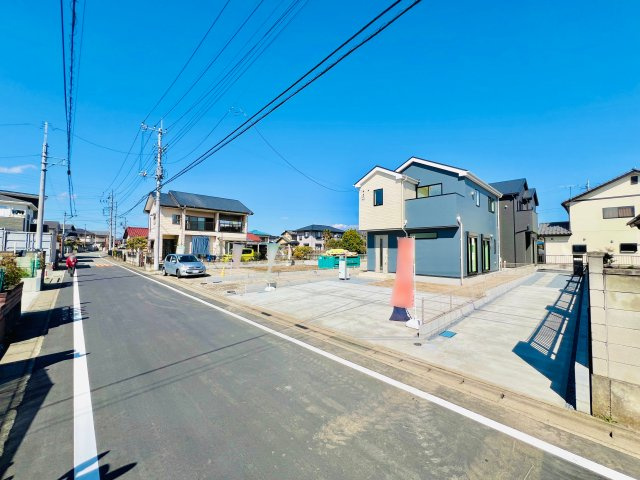 高崎市江木町の前面道路含む現地写真|間口も広く駐車が苦手な方にもおススメ♪