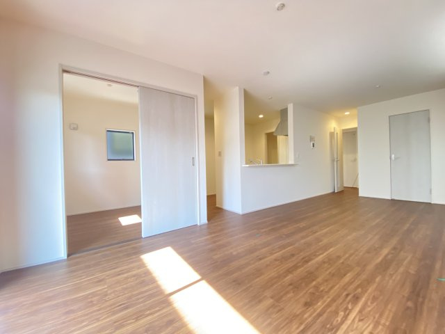 『八王子市新築戸建て』八王子市1549-3【仲介手数料無料】　１６期の居間・リビング|～仲介手数料無料☆八王子ひなた不動産～　八王子市下恩方町　新築戸建て