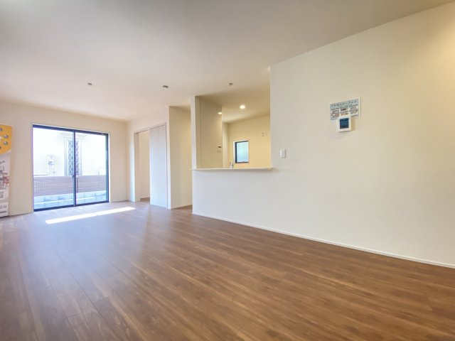 『八王子市新築戸建て』八王子市1549-3【仲介手数料無料】　１６期の居間・リビング|～仲介手数料無料☆八王子ひなた不動産～　八王子市下恩方町　新築戸建て