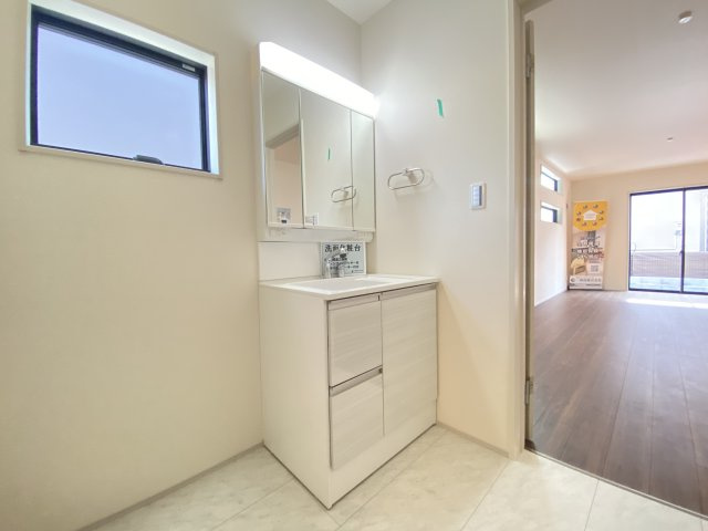 『八王子市新築戸建て』八王子市1549-3【仲介手数料無料】　１６期の独立洗面台|～仲介手数料無料☆八王子ひなた不動産～　八王子市下恩方町　新築戸建て