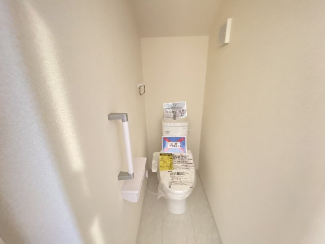 『八王子市新築戸建て』八王子市1549-3【仲介手数料無料】　１６期のトイレ|～仲介手数料無料☆八王子ひなた不動産～　八王子市下恩方町　新築戸建て