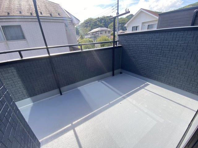 『八王子市新築戸建て』八王子市1549-3【仲介手数料無料】　１６期のバルコニー|～仲介手数料無料☆八王子ひなた不動産～　八王子市下恩方町　新築戸建て