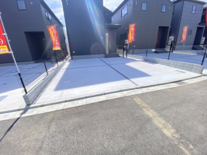 『八王子市新築戸建て』八王子市1549-3【仲介手数料無料】　１６期の駐車場|～仲介手数料無料☆八王子ひなた不動産～　八王子市下恩方町　新築戸建て