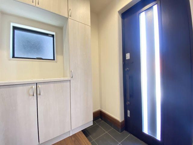 『八王子市新築戸建て』八王子市1549-3【仲介手数料無料】　１６期の玄関|～仲介手数料無料☆八王子ひなた不動産～　八王子市下恩方町　新築戸建て