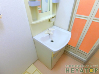 【洗面所】 | 忙しい朝の身支度に便利な洗面化粧台（同仕様写真）