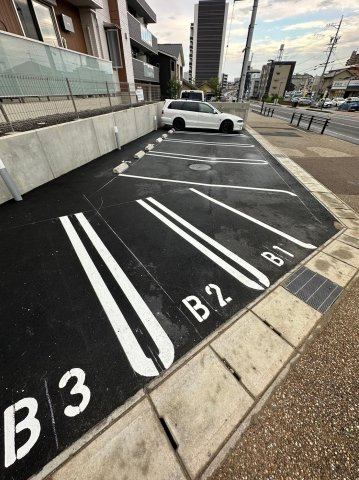 ココブランの駐車場