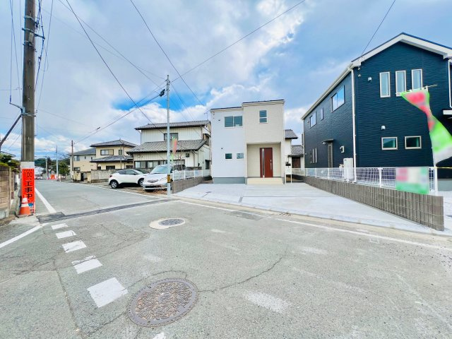 前橋市緑が丘町の前面道路含む現地写真|閑静な住宅街で駐車も楽々♪