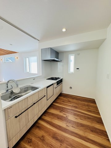 California Resort Style × ルーフバルコニーのある暮らしのキッチン