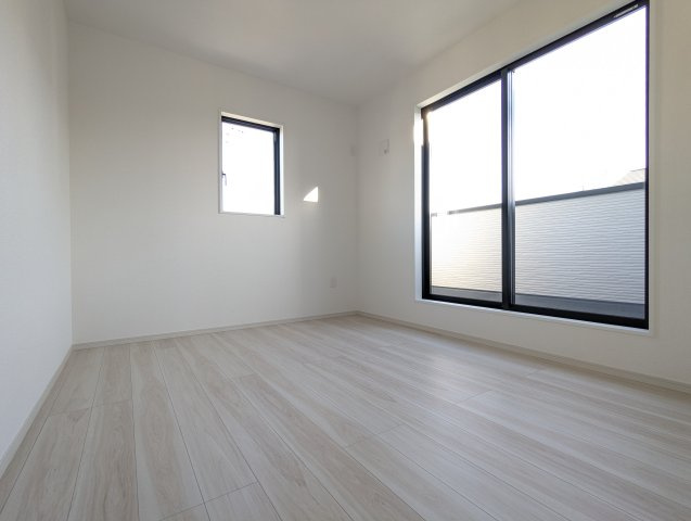 水戸市平須町　13期の洋室|採光・通風が良く毎朝気持ち良く起床ができ・・日中も日差しが降り注ぐ～暖かいお部屋です