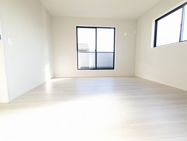 水戸市平須町　13期の洋室|陽当たりが良くサッシにはペアーガラスを採用高い断熱性による省エネで快適な暮らしを～！