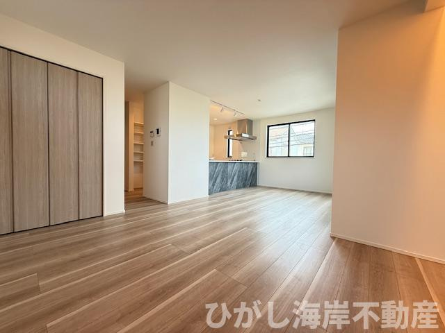 茅ヶ崎市柳島1丁目　新築戸建　全２棟の居間・リビング|18.1帖　LDK