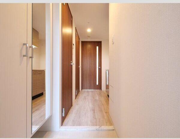 エスリード難波AGREAの玄関