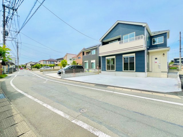 高崎市倉賀野町の前面道路含む現地写真|間口も広く駐車も楽々♪