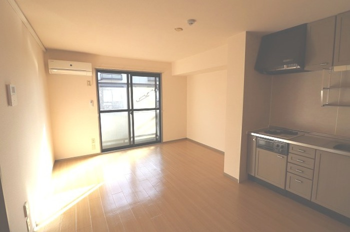 プリムヴェール壱番館の居間・リビング