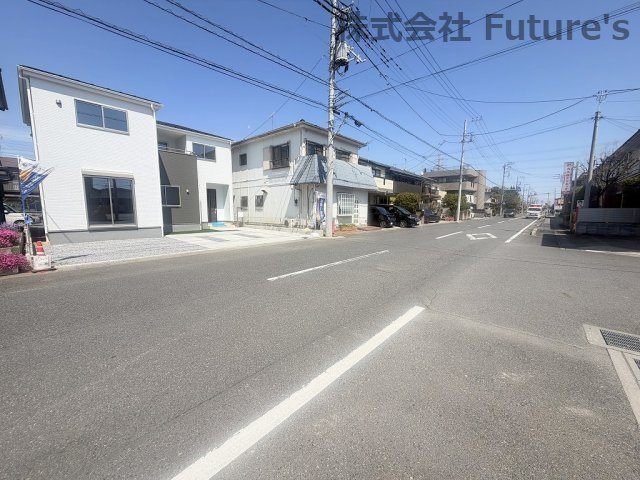 吉川市新栄2丁目　新築戸建　全1棟の前面道路含む現地写真|前面道路含む現地写真です。