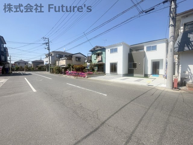 吉川市新栄2丁目　新築戸建　全1棟の前面道路含む現地写真|前面道路含む現地写真です。