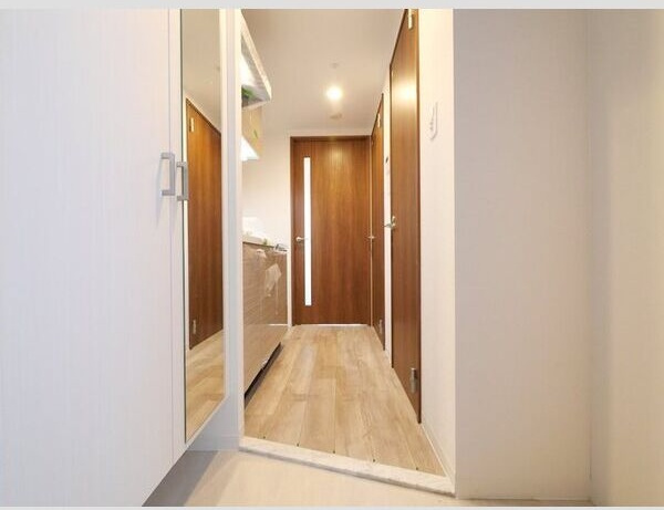 エスリード難波AGREAの玄関