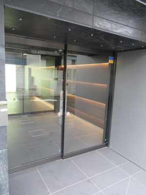 【エントランス】 | ＲＥＡＬＩＺＥ千住大橋