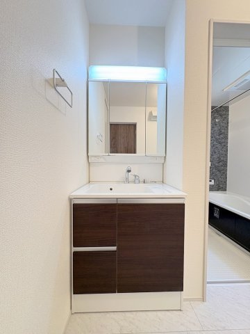 吉川市新栄2丁目　新築戸建　全1棟の独立洗面台|同施工会社の参考写真になります。