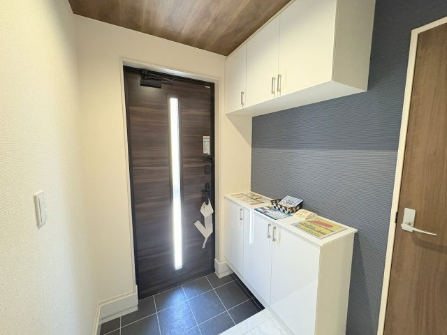 吉川市新栄2丁目　新築戸建　全1棟の玄関|同施工会社の参考写真になります。