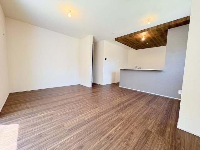 吉川市新栄2丁目　新築戸建　全1棟の居間・リビング|同施工会社の参考写真になります。