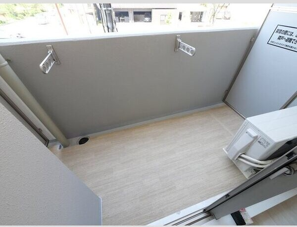 エスリード難波AGREAのバルコニー