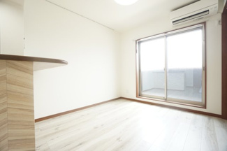 【居間・リビング】 | AQUE23 | ※同物件・反転タイプの写真です。