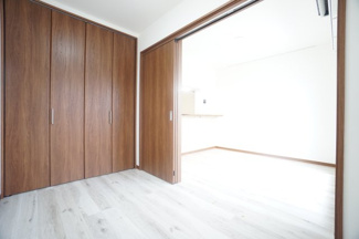 【洋室】 | AQUE23 | ※同物件・反転タイプの写真です。