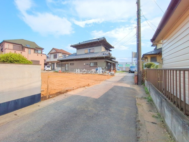 春日部市増富　売地の前面道路含む現地写真