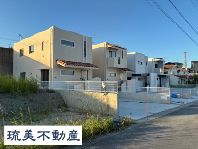 【外観】 | 八重瀬町伊覇（全4棟）1・2号棟 | ※全棟並列駐車3台可♪※2025.11.30撮影