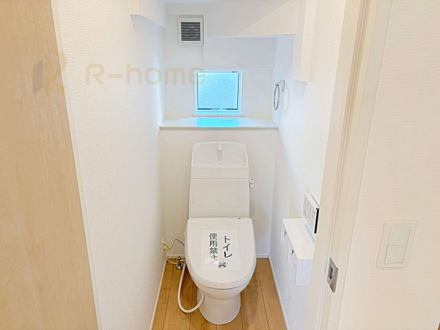 取手市青柳第3期　新築戸建て　7号棟のトイレ|温水洗浄便座付きのトイレ。
トイレが２ヵ所設置で朝の忙しい時間でも安心です。