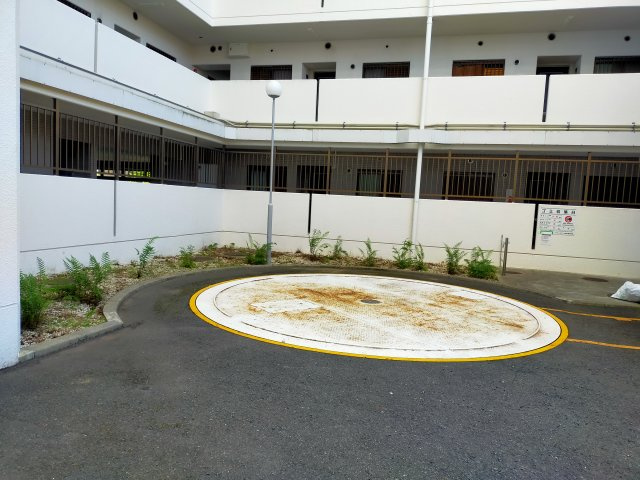 ファミール・パーク鶴見の駐車場